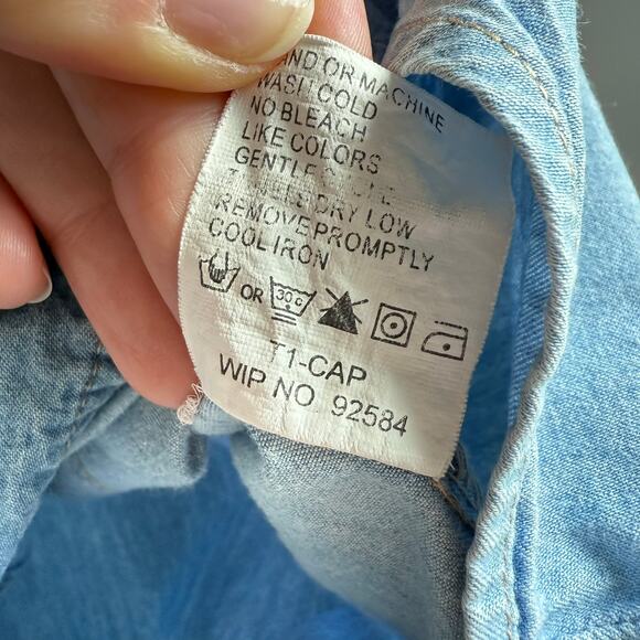 Woolrich Women’s Light Denim Short Sleeve Button Shirt Size L - Picture 8 of 8